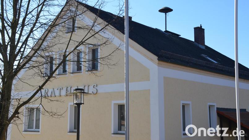 Die Sirene auf dem Kastler Rathaus wird – wie auch jene in Reuth und Unterbruck – mit einer digitalen Steuerung nachgerüstet. Nach einer Lösung für Troglau wird noch gesucht. Bild: ak