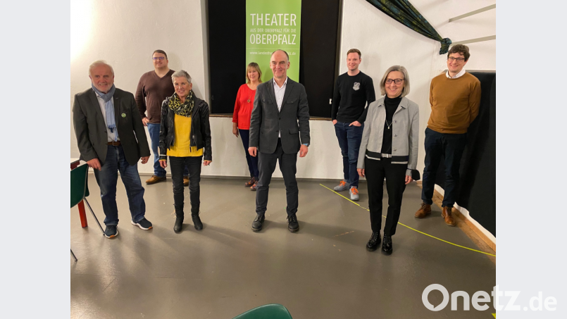 Von links: Bernd Hofmann (Stellvertreter), Bernhard Wiederer (Schriftführer), Vroni Hofmann (Kassenprüferin), Petra Mulzer (Beisitzerin), Heiner Reber (Vorsitzender), Klaus Meierhöfer (Beisitzer), Monika Höllerer (Kassenwartin), Uli Münchmeier (Kassenprüfer). Bild: hod