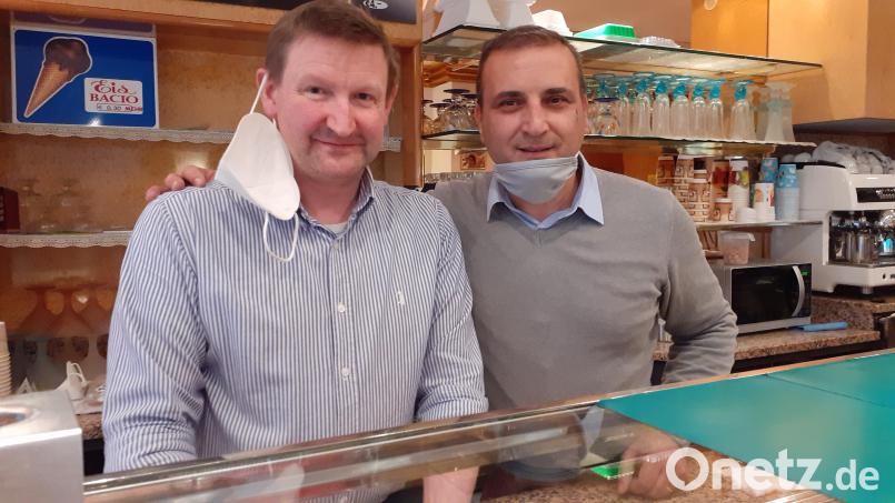 Die Gelatieri von der Eisdiele am Luitpoldplatz: Gionni Campo Bagatin (links) und sein Nachfolger Mario de Marco. Bild: hka