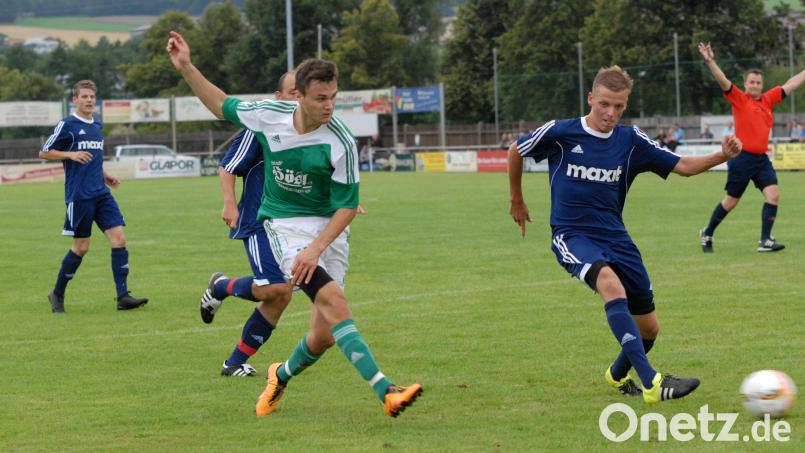Mit der Rückkehr von Mauricio Göhlert (links) verbinden sie beim SV Mitterteich große Hoffnungen für die Abstiegsrunde in der Landesliga Nordost. Archivbild: Rudi Gebert