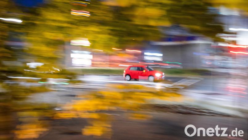 In Amberg-Sulzbach sind im Vergleich zum Jahr 2021 wieder mehr Autos unterwegs. Bild: Julian Stratenschulte