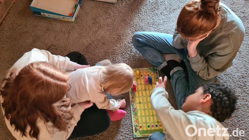 „Man wächst zusammen. Für meinen Mann und mich sind die zwei wie unsere eigenen Kinder und für unsere beiden Großen sind sie wie richtige Geschwister“, sagt Sabrina Hirmer (Name geändert). Bild: privat