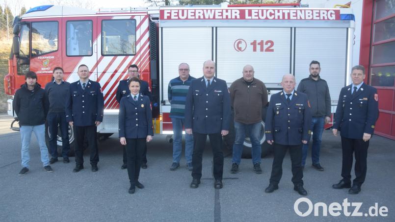 Nicole Scharff (vorne links) führt die Feuerwehr Leuchtenberg weiter, die sich auch in Pandemiezeiten gut aufgestellt zeigt. Bild: fz