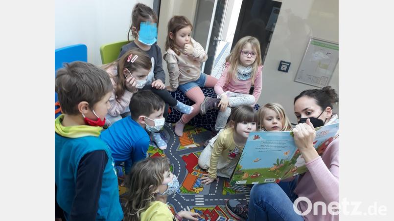 erste Vorlesestunde Bild: Annemarie Fink/exb
