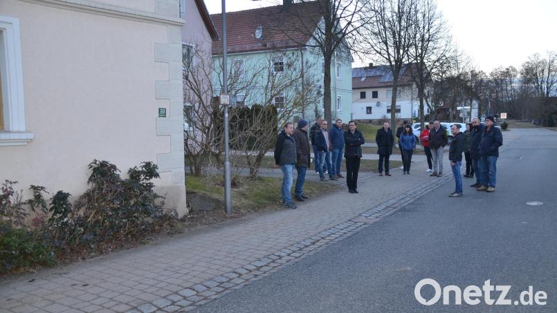 In der Ganghofer Straße wird eine Geschwindigkeitsmess- und Warnanlage aufgestellt. Zudem wird eine Straßenverbreiterung geprüft. Der Mehrzweckstreifen soll jedoch vorerst erhalten bleiben. Bild: ak