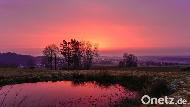 Saharastaub und aufgehende Sonne über Friedenfels. Bild: sds