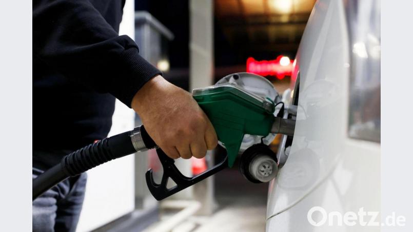 „In den Preisen an der Tankstelle ist derzeit noch viel Luft nach unten.“ Bild: Carsten Koall/dpa