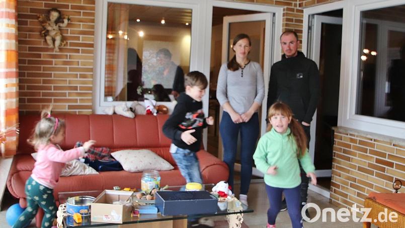 Eine Familie aus der Ukraine ist bei Familie Kummetsteiner untergekommen. Die drei kleinen Kinder haben sich schnell akklimatisiert, den Erwachsenen fällt das schwerer. Bild: Dobler