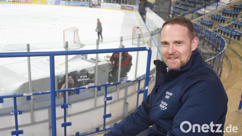 Jürgen Rumrich fühlt sich bislang wohl in seinem neuen &quot;Wohnzimmer&quot;, der Weidener Hans-Schröpf-Arena. Der ehemalige deutsche Nationalspieler will mithelfen, die Blue Devils in die DEL2 zu führen. Bild: Gabi Schönberger