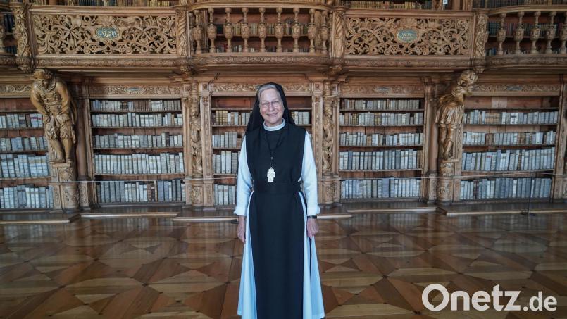Äbtissin Laetitia Fech ist glücklich und dankbar, dass der Kulturfonds Mittel für die Sanierung des Bibliothekssaals bereitgestellt hat. Archivbild: gld