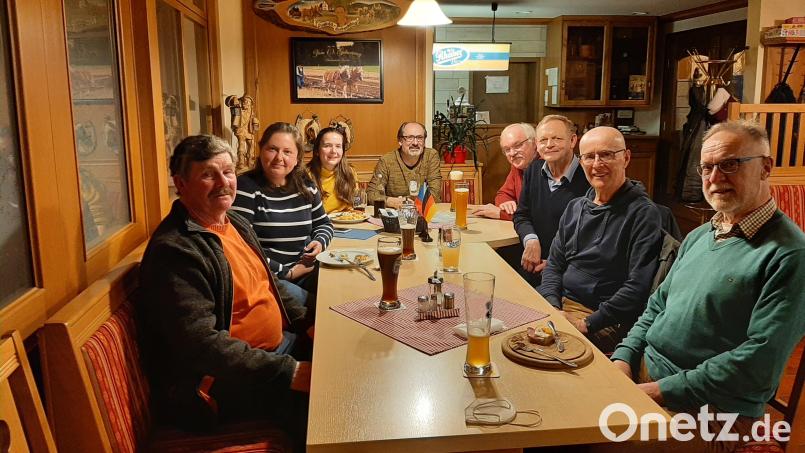 Die neue CeBB-Praktikantin Romana Šmejkalová (Dritte von links) fühlt sich sichtlich wohl in der Runde. Bild: eib