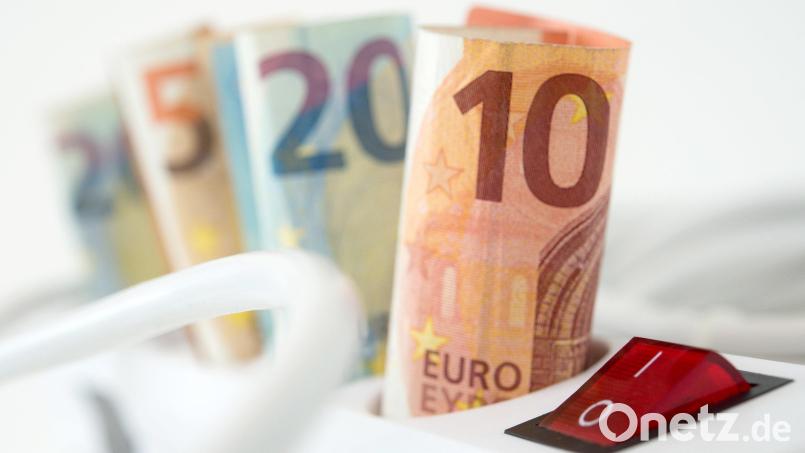 Vom Fernseher bis zur Geschirrspülmaschine: In Corona-Zeiten zahlt es sich besonders aus, zu Hause auf einen niedrigen Stromverbrauch zu achten. Symbolbild: Andrea Warnecke/dpa