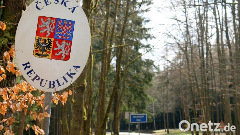 Für Bürger aus EU-Staaten entfällt bei der Einreise nach Tschechien künftig die Melde-, Nachweis- und Testpflicht in Zusammenhang mit den Coronamaßnahmen. Symbolbild: Claudia Drescher/dpa