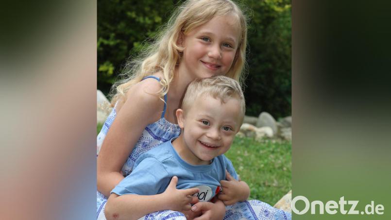 Jonas Maag (5) mit seiner Schwester Victoria (8). Bild: Janine Maag/exb