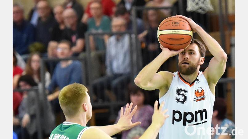 Mit 34 Punkten und herausragender Trefferquote sorgte Neustadts Captain Tobias Merkl, dass sein in Notbesetzung angetretenes Team gegen die Baunach Young Pikes lange im Spiel blieb. Archivbild: af