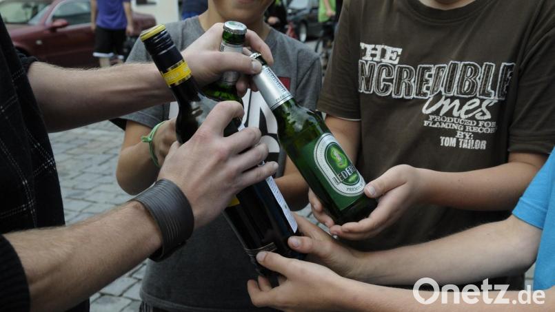 Ein 18-Jähriger hatte am Sonntag zu viel Alkohol intus. Der Polizei war er in Amberg aufgefallen, weil er in Schlangenlinien fuhr. Symbolbild: Petra Hartl