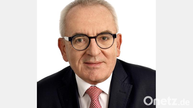 Ludwig Zitzmann ist seit 2008 Vorstandsvorsitzender der Sparkasse Oberpfalz Nord. Nun bereitet er sich auf den Ruhestand vor. Bild: Altstadt Atelier/exb