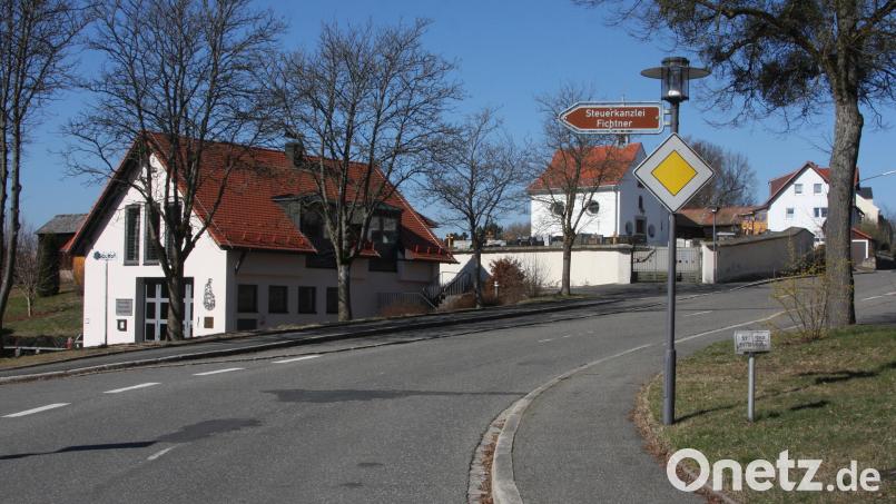 Am kommenden Montag starten in der Premenreuther Straße (Bild) die Tiefbauarbeiten für die weitere Sanierung der Wasserleitung in Falkenberg. Bild: wro