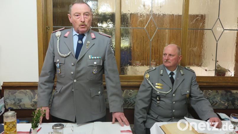 Vorsitzender Karl Reger (links) gab seinen Jahresbericht, Markus Schmidt (rechts) verlas den Kassenbericht und den Bericht des Schriftführers. Bild: jzk