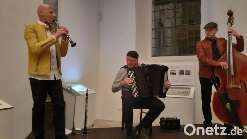 Die &quot;Klezmer Connection&quot;, ein renommiertes Trio aus Salzburg, spielte in der ehemaligen Synagoge. Bild: hka