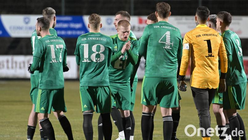 Jetzt hilft nur noch sich gegenseitig Mut machen: Die DJK Ammerthal braucht mal wieder einen Erfolg. Archivbild: ref