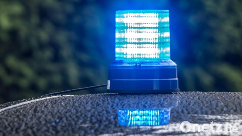 Die Polizei sucht Zeugen einer Unfallflucht, die sich am Freitag, 25. März, auf dem Mariendeck in Amberg ereignet hat. Symbolbild:  Armin Weigel/dpa