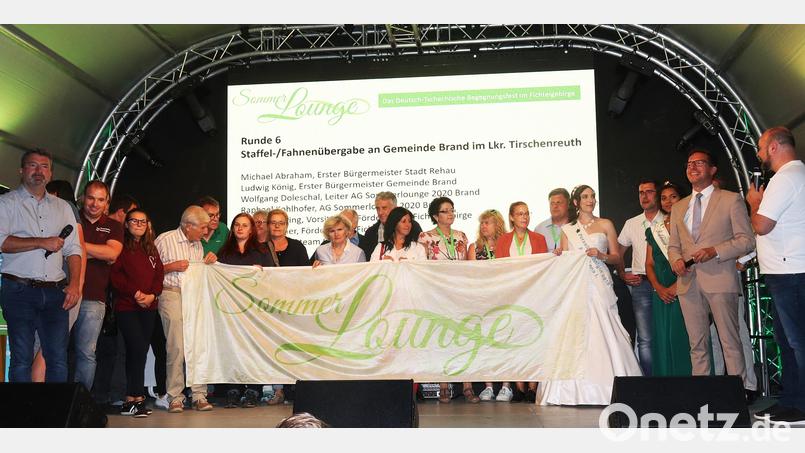 Im August 2019 wurde bei der Sommerlounge in Rehau der Stab an die nächste Gemeinde übergeben, die das Fest ausrichtet. Nach zweimaliger Verschiebung findet sie hin diesem Jahr am 4. August in Brand statt. Archivbild: ld