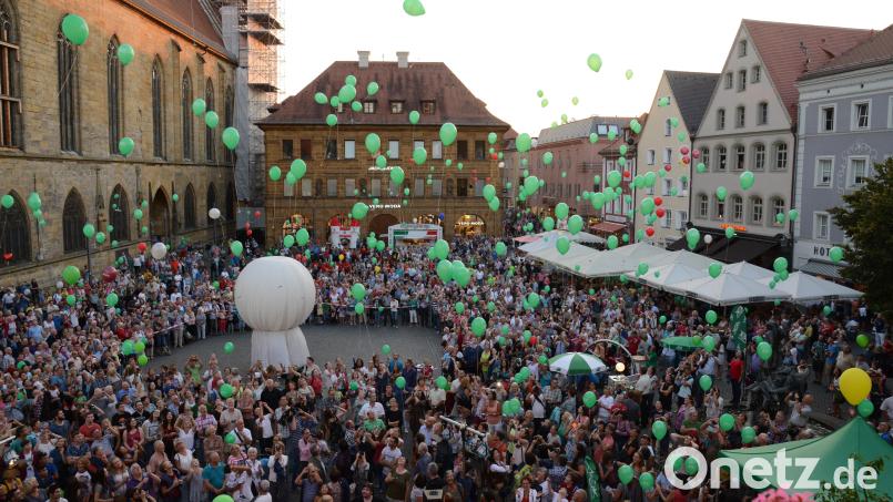 Selbst wenn sie wegen Corona schon länger pausieren musste, ist klar, dass die Amberger Luftnacht stets Tausende in die Innenstadt lockte. Weil solche Mega-Events aber nicht ständig stattfinden können, braucht die City für den Alltag wieder mehr andere Frequenzbringer. Archivbild: Petra Hartl
