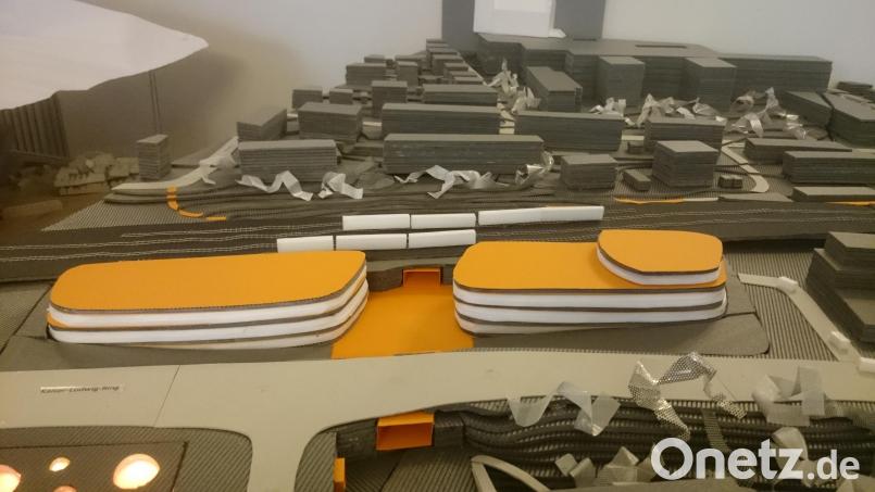 Diesen Entwurf legte der Amberger Baureferent Markus Kühne 2017 für den Neubau des Amberger Bahnhofs vor. Damals konnte sich der Bauausschuss sehr gut vorstellen, das Areal zu kaufen und die Bahn als Mieter mit ins Boot zu nehmen. Bild: ass