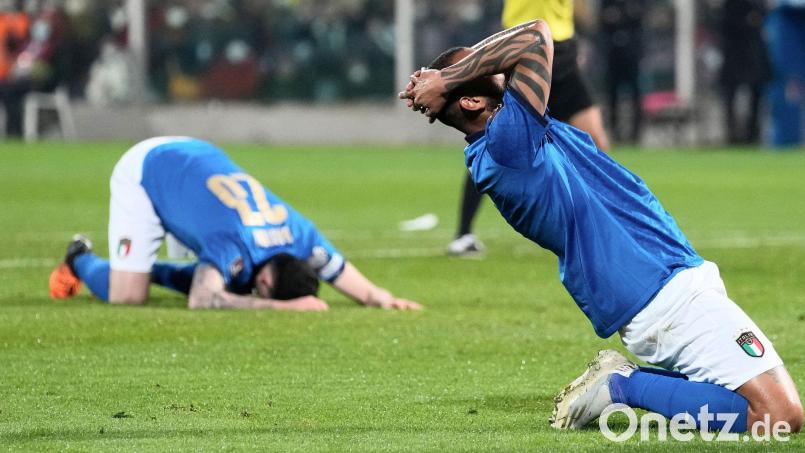 Die Italiener können es nicht fassen, sie sind bei der WM nicht dabei. Bild: Antonio Calanni/dpa