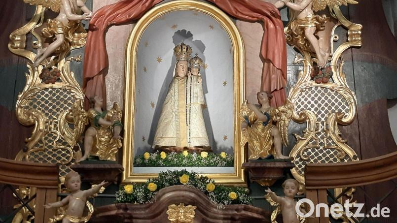 Die Muttergottes mit Rosen geschmückt beim Hammricher Frauentag. Archivbild: gis