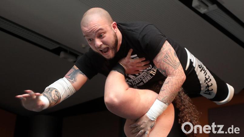 Vor zwei Jahren bekam das Amberger Publikum den ersten Wrestling-Schaukampf zu sehen. Bild: Wolfgang Steinbacher