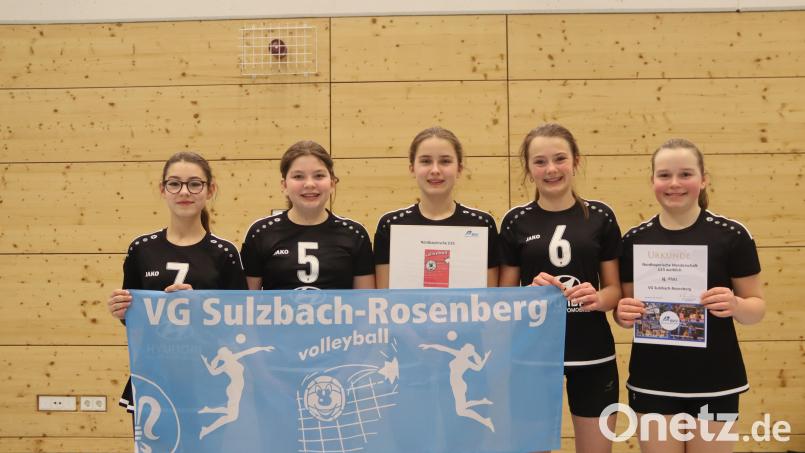 Die U15-Mädels freuen sich über den vierten Platz und der Qualifikation zur Bayerischen Meisterschaft (von links): Nina Pöllinger, Hannah Bär, Franziska Beck, Barbara Scherer, Lotta Franke Bild: sba