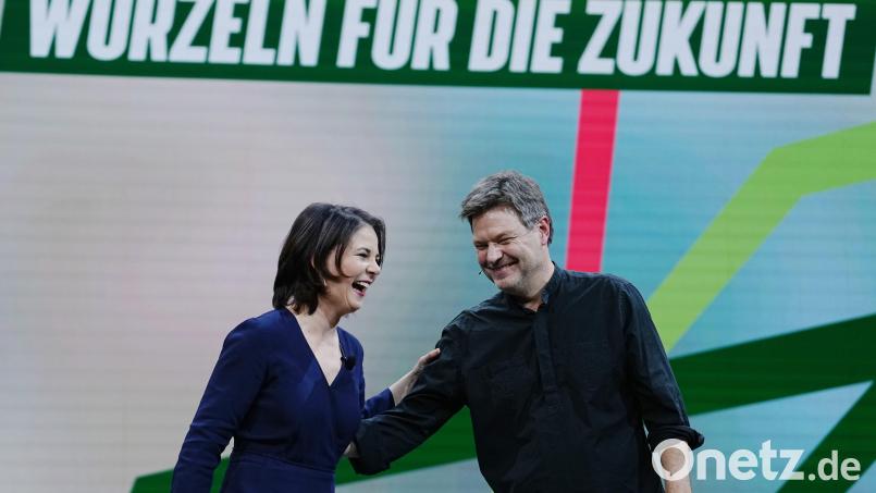 Außenministerin Annalena Baerbock und Wirtschaftsminister Robert Habeck. Ihr Pragmatismus könnte in der Nordoberpfalz zum Erfolgsrezept der Basis werden. Bild: Kay Nietfeld/dpa