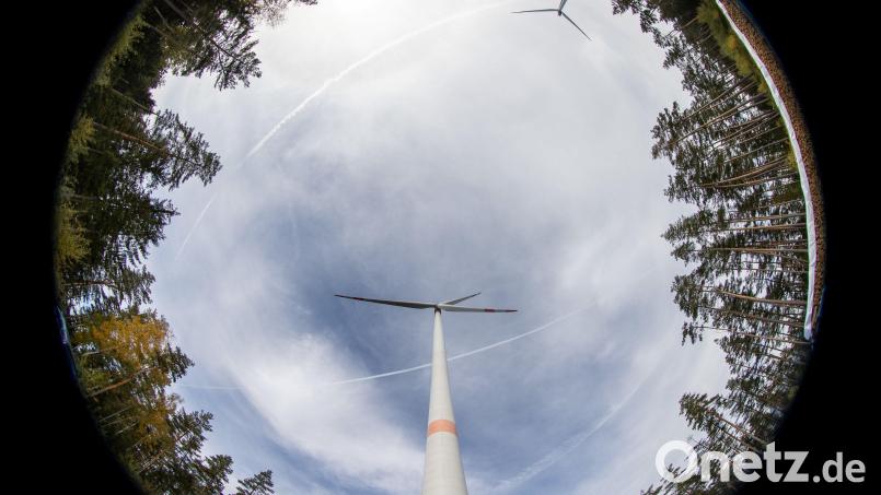 Windräder geraten wieder stärker in den Fokus - auch in Weiden. Bild: dpa/Daniel Karmann