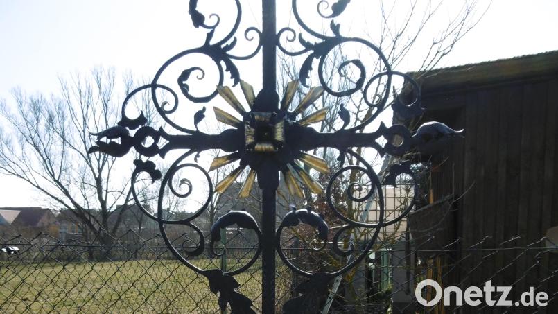 Heute wird in Hahnbach dieses schmiedeeisernes Kreuz geweiht, das zum Frieden mahnen will. Bild: mma