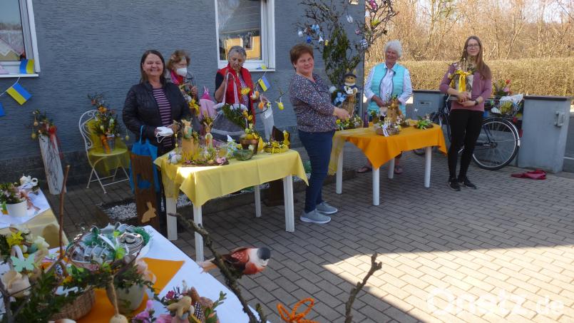 Ein Herz für leidgeplagte geflüchtete Ukrainer zeigten die Besucher des Osterbasars. 1500 Euro kamen zusammen. Bild: bk