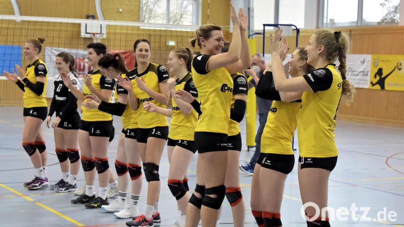 Die Volleyballdamen des SV Hahnbach durften nur am Sonntag jubeln, am Freitag mussten sie eine Tiebreak-Niederlage in REgenstauf einstecken. Archivbild: Hubert Ziegler
