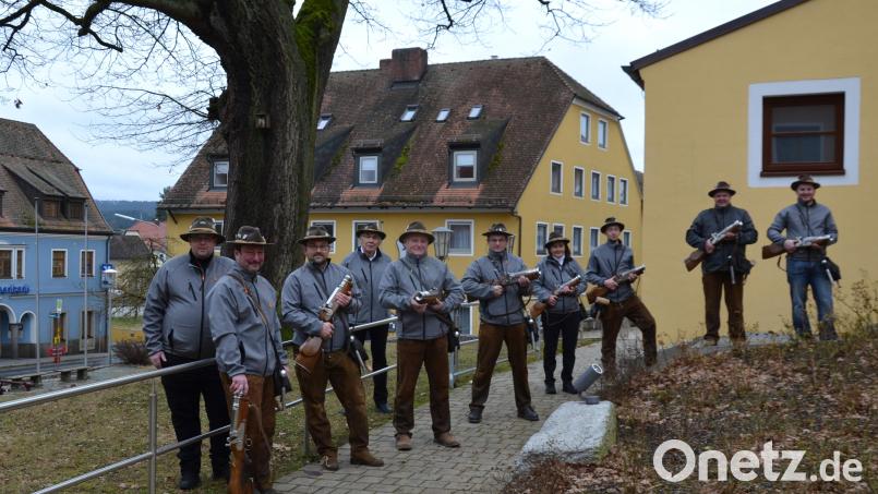 Die Moosbacher Böllerschützen dürfen sich auf aufgefrischte Kleidung und diverse Veranstaltungen im laufenden Jahr freuen. Bild: gi