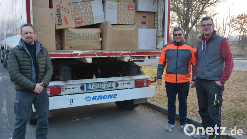 Der Tirschenreuther Alexander Keller (links) hatte den Hilfskonvoi an die polnisch-ukrainische Grenze organisiert. Mit dabei waren aus Mitterteich (von rechts) Hans Fick und Matthias Kraft. Archivbild: jr