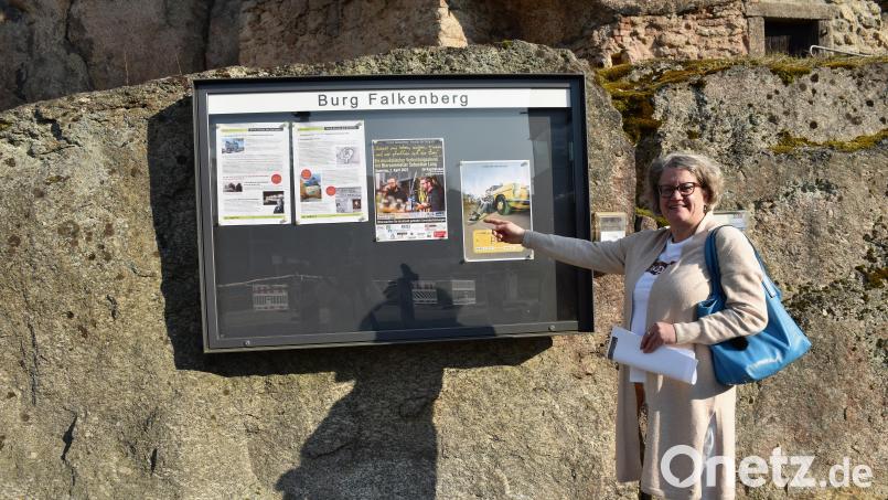 Kulturreferentin Eva Gibhardt vom Forum Falkenberg freut sich sehr, wieder einige schöne und spannende Veranstaltungen auf der Burg Falkenberg präsentieren zu können. Bild: ubb