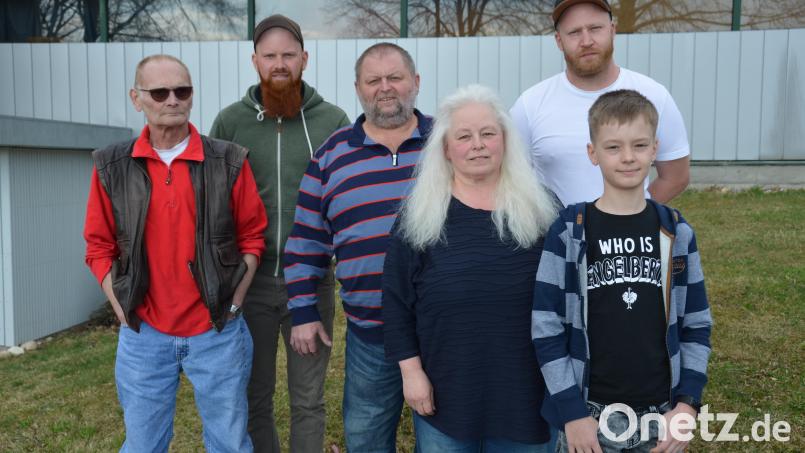 Langjährige und treue Mitglieder wurden bei der Jahreshauptversammlung besonders gewürdigt. Georg Hofmann (links), Josef Gradl (Dritter von links) sowie Helga Pilfusek sind seit 40 Jahren dabei. Bild: dob