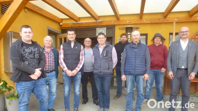 Den neuen Vorstand der Feuerwehr Uckersdorf zeigt unser Bild (von links): Martin Schneeberger, Josef Greiner, Thomas Ruider, Josef Sorgenfrei, Georg Fuchs, Tobias Greiner, Josef Becher-Köppl, Martin Maderer und Bürgermeister Maximilian Beer. Bild: mad