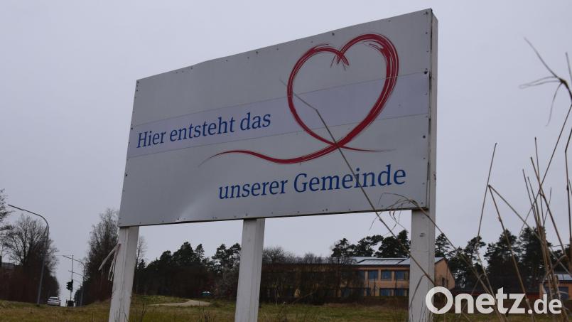 Der Gemeinderat Ebermannsdorf beschließt einstimmig, den Bebauungsplan Neue Mitte Ebermannsdorf zu ändern. Der Investor strebt eine neue Form der Bebauung an. Bild: bö