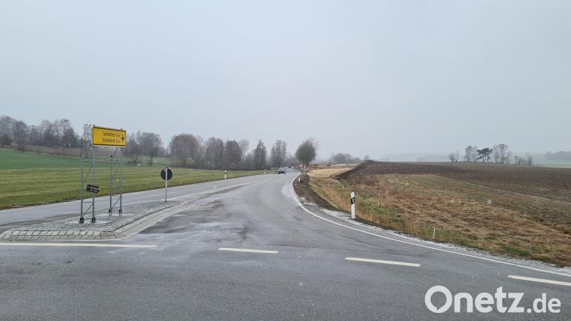 Die TIR 12 können die Autofahrer ab Montag nicht mehr nutzen. Für die Anbindung an die Umgehung wird die Kreisstraße bis voraussichtlich Juni komplett gesperrt. Bild: han