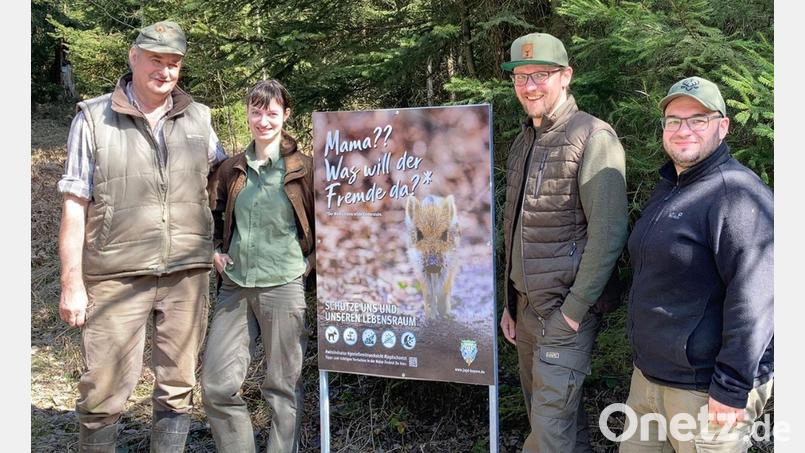 Zum Schutz der dort lebenden Wildtiere haben die Jäger in den Revieren Oberwappenöst und Zinst mehrere Info-Tafeln aufgestellt. Bild: Julia Märkl/exb