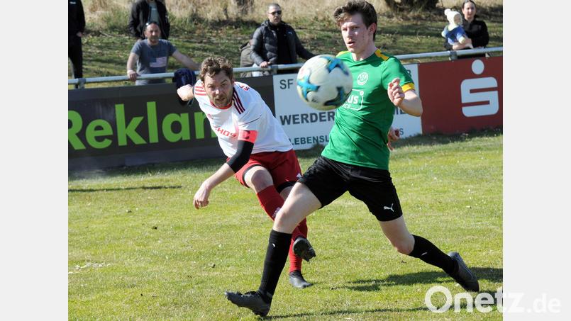 Kapitän Johannes Brunner (links, Szene aus der Partie gegen den VfB Arzberg) und die Sportfreunde Kondrau sind am Sonntag beim ASV Wunsiedel gefordert Bild: heh