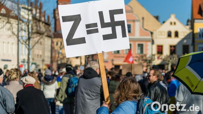 In Russland hat sich der lateinische Buchstabe „Z“ zum Symbol der Unterstützung für die russische Armee und die Regierung entwickelt. Bild: Frank Hammerschmidt/dpa