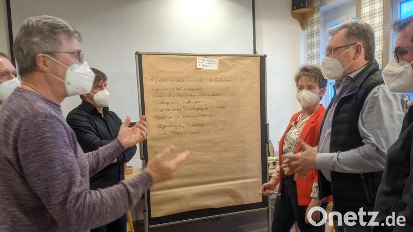 Freundschaftsweg, Leerstandsoffensive: Zu den Schwerpunktthemen gab es einen intensiven Meinungsaustausch in kleinen Runden. Bild: eib