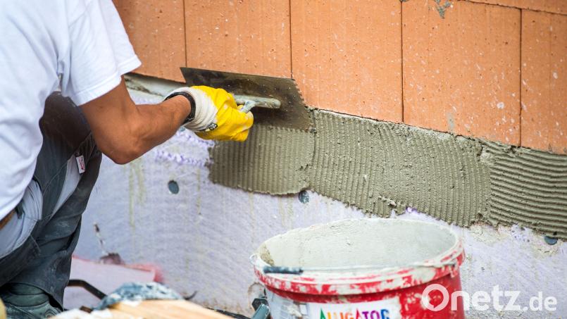 Das Baugewerbe ist wieder voll in den Betrieb eingestiegen. Das macht sich auf dem Arbeitsmarkt im Raum Oberviechtach besonders bemerkbar. Bild: Lino Mirgeler/dpa